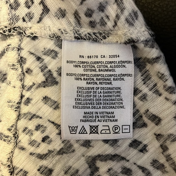 Anthropologie AKEMI + KIN Splitneck Ikat Tee - Picture 9 of 9